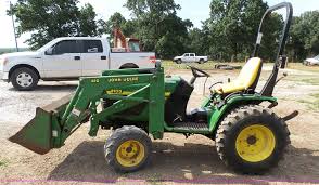 Good running john deere compact tractor. John Deere 4100 Hst Mfwd Tractor In La Russell Mo Item Bm9685 Sold Purple Wave
