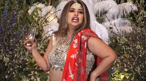 What the guests wore at sonam kapoor's wedding! Download Drunk Guest Act Funny At Sonam Kapoors Reception Mp4 Mp3 3gp Naijagreenmovies Fzmovies Netnaija