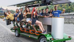 Pod jeho střechou se však rozhoduje i o řadě dalších věcí vymezených zákonem. Definitivni Zakaz Pivnich Kol V Ulicich Prahy Potvrdil Nejvyssi Spravni Soud Doprava Zpravy Prazska Drbna Zpravy Z Prahy