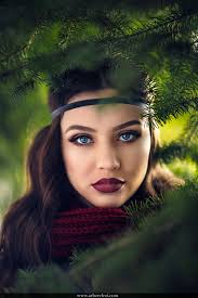 Canon 5DSR 85mm portrait with natural window light