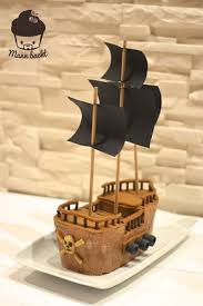Piratenschiff Torte Fur Jeden Mochtegern Jack Sparrow Und Jene Die Es Noch Werden Wollen Mann Backt Piratenschiff Kuchen Piratenschiff Piratenkuchen