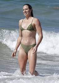 (getty) australia's tokyo olympics games swimming team: Emily Seebohm Flaunts Incredible Gym Honed Figure In Tiny Green Bikini Daily Mail Online