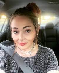 Katie Setliff's Instagram, Twitter & Facebook