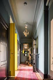 Eclectic Trends Plafond Peint Portes Jaunes Deco Contemporaine
