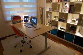 Small and home offices need a few sharp stategies to avoid that confined sensation. Interior Design Ideas Walls Desks Lighting For Small Offices My Decorative