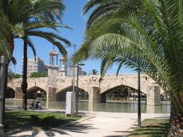 Jardines Del Turia Is Een Kilometerslang Groen Lint In De Oude Rivierbedding Van De Turia Die Rond Het Noorden Van De Stad Loop Rivierbedding Groen Lint Rivier