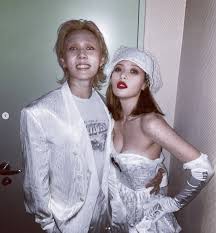 Diese inhalte wurden so vom entertainment angekündigt. Hyuna Updated Some Photos With Dawn Showing Off Their Sweet Relationship With A Deep Kiss Kbizoom