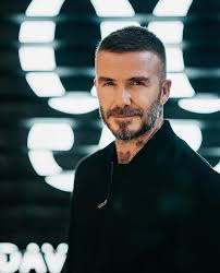David beckham mittellange haare frisuren flechtfrisur kleine zöpfe. Haus 99 Von David Beckham Auf Instagram Strukturierte Crew Liess Sich Vom Mann Des Hauses David Beckham Hairstyle Beckham Hair David Beckham Hairstyle Short
