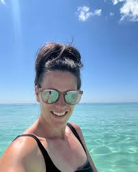 How to find a travel agent for anniversary trip?