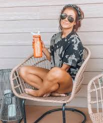 See more of chelsea houska on facebook. Chelsea Houska Trashed In Bronze Legged Photo Showing Off Her New Farmhouse