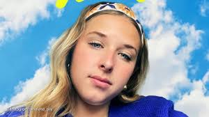 J'apprends à devenir une femme et une artiste": le nouveau quotidien  d'Helena depuis sa sortie de la Star Academy