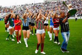 Marcelinho carioca se eternizou no futebol com a camisa do corinthians, e ganhou o apelido de pé de anjo pelos chutes que faziam a torcida corintiana sonhar. Marcelinho Carioca Pictures Photos Images Zimbio