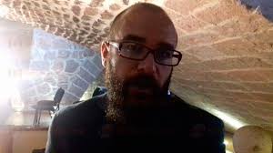 Alfredo Carrera voltea al público juvenil en la novela “Vida Extra”