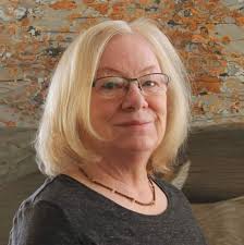 Sandra Lamontagne loves to paint realistic animals