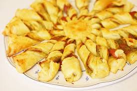 Tarte Soleil Pour Les Aperos Express Et Convivial Et Ca Change Des Mini Croissants Avec De Bonnes I Recettes De Cuisine Tarte Du Soleil Cuisine Et Boissons