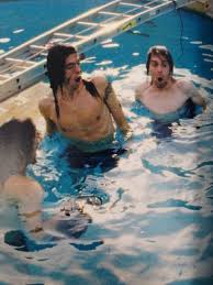 Dave Grohil And Kurt Cobain Apparently The Water Was Colder Than Expected Nirvana Nevermind Nirvana Nirvana Kurt