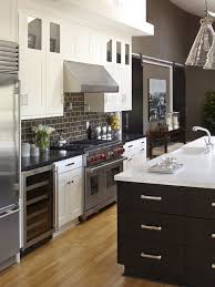 Alternating Black And White Counter Tops And Base Cabinetry Wood Floors Pro Appliances Love White Upper Cab Contemporary Kitchen Kitchen Style Home Kitchens