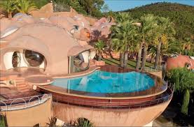 Immerse Yourself In Pierre Cardin S Palais Bulles Pierre Cardin Festival De Mode Bulles