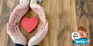 Cinta platonis atau hubungan platonis adalah hubungan emosional dan spiritual khusus antara 2 orang yang mencintai, mengagumi, dan berkomitmen satu sama lain karena mereka memiliki kesamaan minat, nilai, pandangan dunia yang. Mengenal Cinta Platonik Definisi Dan Karakteristiknya Tirto Id