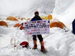 Keduanya berjaya sampai ke puncak dalam ekspedisi tersebut. Utm 2 Malaysian Students Successfully Conquer Mount Everest Hype Malaysia