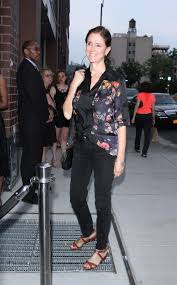 Julie Taymor S Feet Wikifeet Sample questions and answers for ielts speaking exam.
