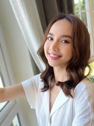 Nữ diễn viên Vbiz là thủ khoa trường đại học lớn, tốt nghiệp hai văn bằng  và thạc sĩ ở Anh: Cuộc sống hiện tại thế nào?