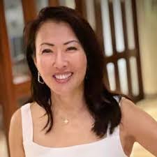 Kim Bright's Instagram, Twitter & Facebook