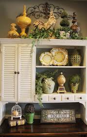 tuscan decorating, above cabinet decor