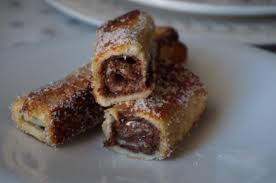 Rollitos De Pan De Molde Rellenos De Chocolate Deliciosos Receta Pan De Molde Postres Con Pan Chocolates Rellenos