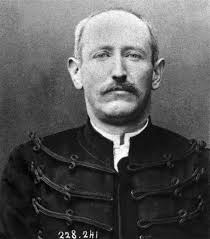 El capitán alfred dreyfus es escoltado hasta la prisión tras la injusta condena por traición de la que fue objeto en 1895 en parís. El Caso Dreyfus El Complot Antisemita Que Dividio Francia
