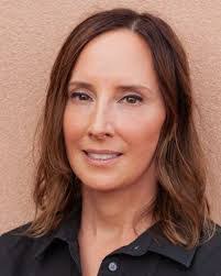 Kirsten Kenyon's Instagram, Twitter & Facebook