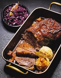 Rezept Rinderschmorbraten Mit Rotkohl Und Kartoffelklossen Kochbuch Beef Band 5 Nose To Tail 2016 Tre Torri Rindfleisch Schu Rezepte Rinderbraten Rezept Essen