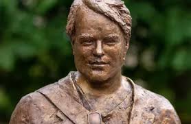 Bronze sculpture honoring Philip Seymour Hoffman to be unveiled May 28 at  George Eastman Museum