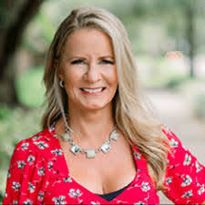 Kelly Dixon's Instagram, Twitter & Facebook