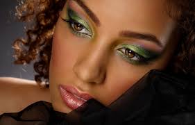 Idée maquillage yeux marrons peau mate. Fards A Paupieres Pour Peaux Noires Les Bons Choix La Loge Beaute