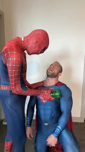 Superman vs Spiderman - ThisVid.com
