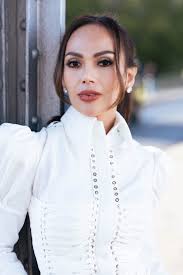 Para nga ba kay Klarisse De Guzman? Usap-usapan ngayon ang lumang statement  ni KZ Tandingan patungkol sa inspirasyon niya sa pagsulat ng kanta niyang  “Nagmamahal Lang Ako”. Ayon sa kaniya na isinulat