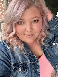 Main: Athens Brightening: aura Bronzer: Bella and Heatwaves Eyes: chai,  butterscotch, Zion, Paris, as you wish Lips: suede lip liner and Ibiza  Cheeks: wildflower Illuminator: rose gold