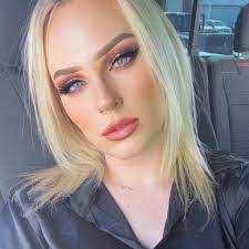 Mary Fredette's Instagram, Twitter & Facebook