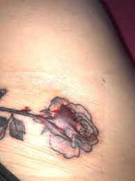 Schutzfolie abziehen so schnell und einfach ist die selbstklebende wundfolie angebracht. Tattoo Pflege Folie Wie Lange Gesundheit Und Medizin Tattoostudio Tattoopflege
