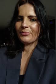 Kim Cromwell's Instagram, Twitter & Facebook