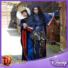 She is one of the heroes and she is also the mother of a child (name and gender not yet known). Evil Queen Gallery Descendants Wiki Fandom