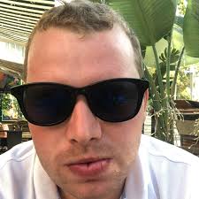 Can the lens of the headlight be replaced?