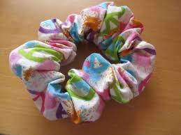 Couture A La Maison Chouchou De La Paix Dans Les Cheveux Tuto Tuto Couture Chouchou Chouchou Cheveux Chouchou