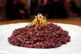 Il risotto all'amarone è una delle ricette veronesi più popolari, che può essere tuttavia modificata di volta in volta a seconda delle necessità o delle preferenze. Risotto All Amarone In Nyc Slow Cooked Rice In Butter Wine La Cucina Italiana