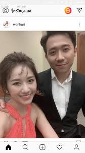 Cả hai thể hiện cử chỉ tình cảm tự nhiên trước ống kính. Tran Thanh Was Criticized For Being Blameless When Taking Photographs With Hari Won Halids