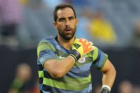 Claudio andrés bravo muñoz (spanish pronunciation: Manchester City Claudio Bravo Droht Nach Verletzung Das Saisonaus Goal Com
