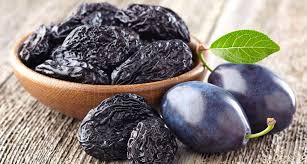 Pruneaux De Nombreux Bienfaits Pour La Sante Beaute Cherie Pruneau Fruits Et Legumes Prune