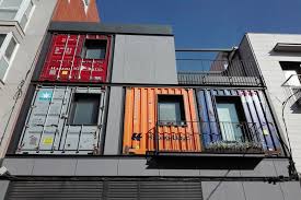 Cette Maison Container Est Construite Au Fond Du Jardin Planete Deco A Homes World En 2020 Maison Container Maison Construire