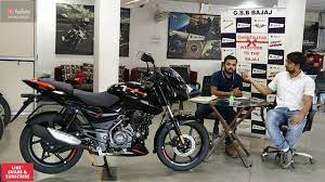 To make the rising posture sporty, and to ensure the best comfort bajaj pulsar has clip on handle bajaj is the brand of india. 2020 Bajaj Pulsar 125 Split Seat Bs6 On Road Price And Finance Process Details Patna Bikes Youtube